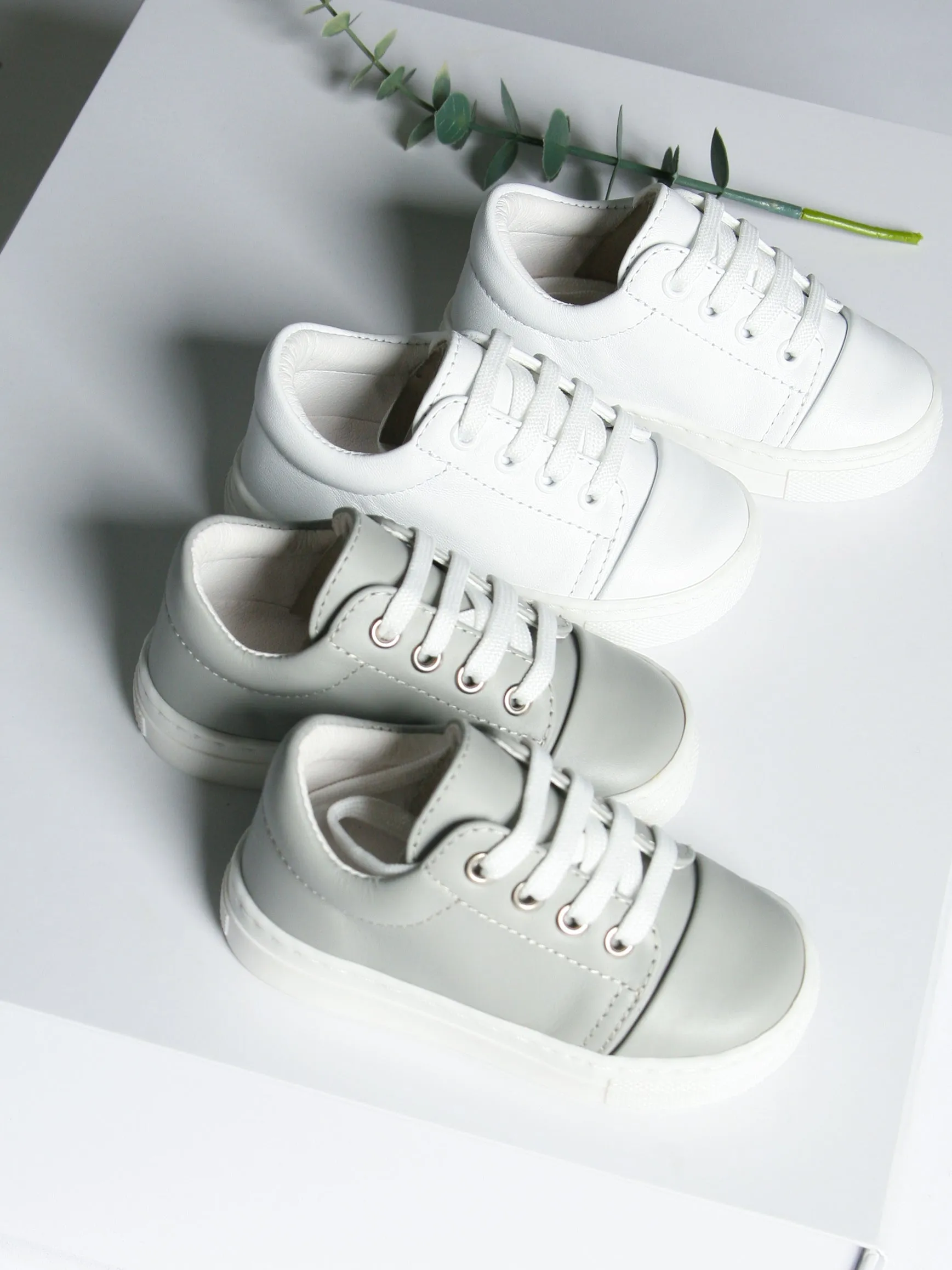 Borboleta Light Grey 'Santiago' Leather Trainers