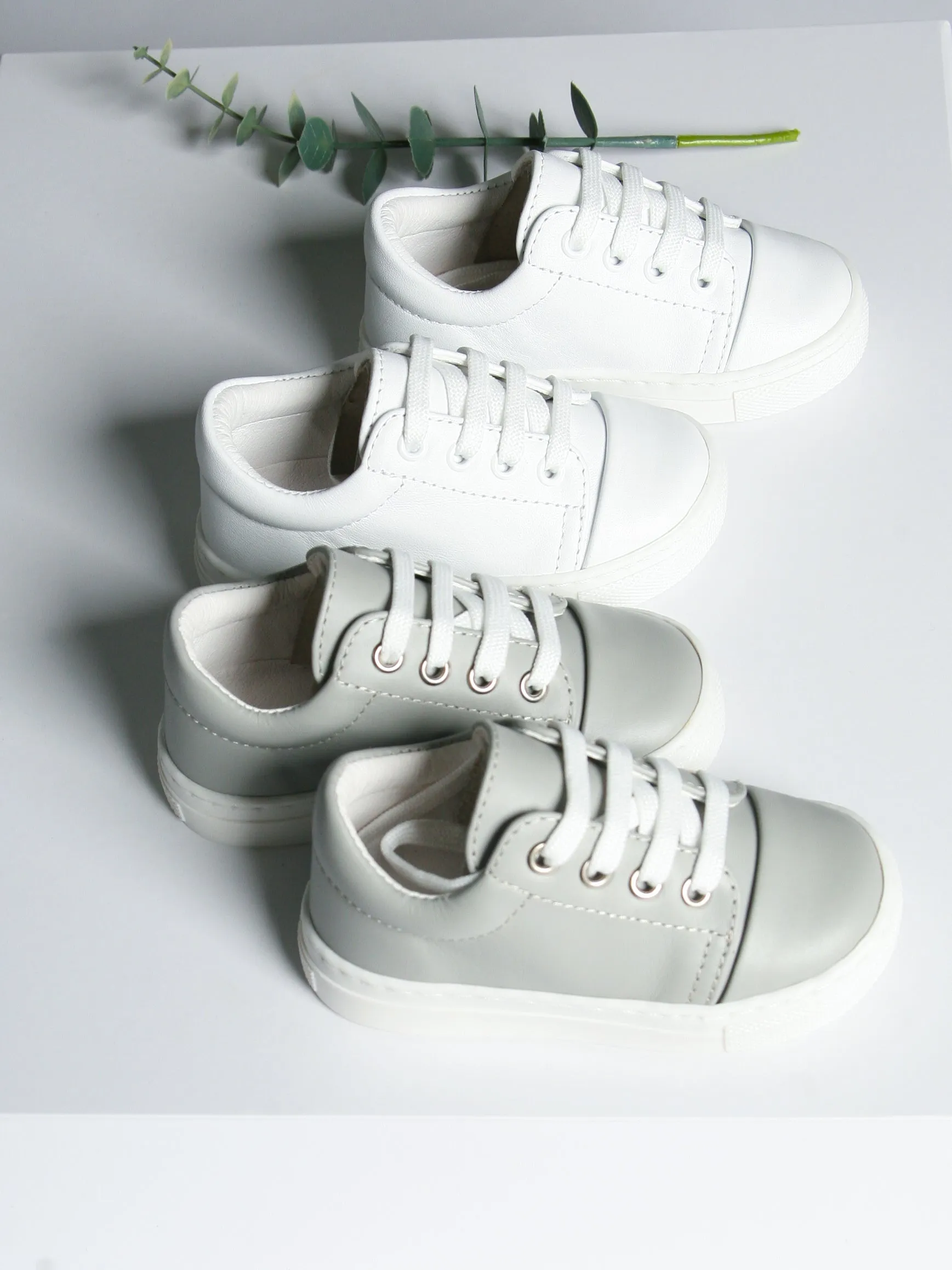 Borboleta Light Grey 'Santiago' Leather Trainers